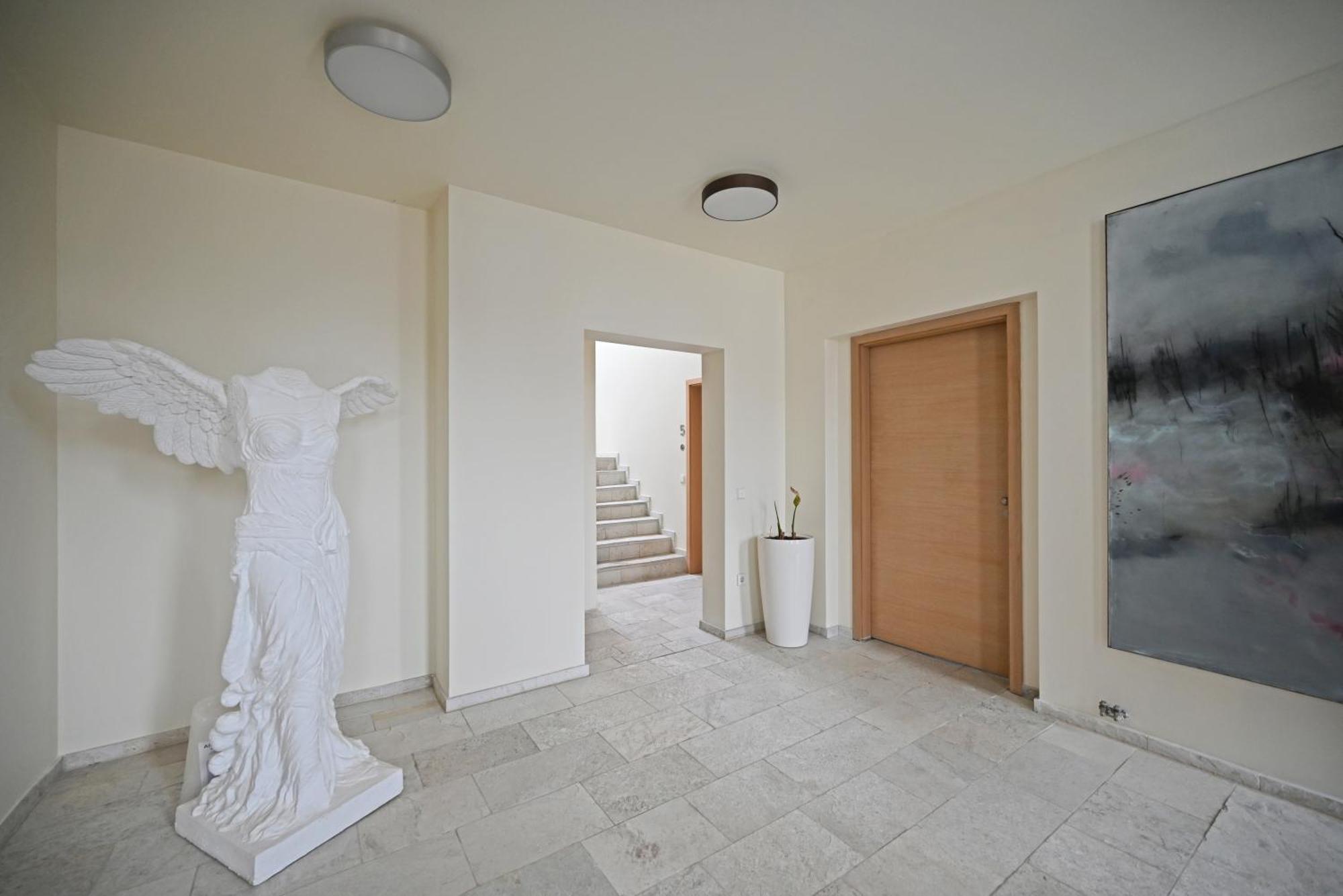 Modernes & Gepflegtes Hotelzimmer Mit Kueche! Bernstadt  エクステリア 写真