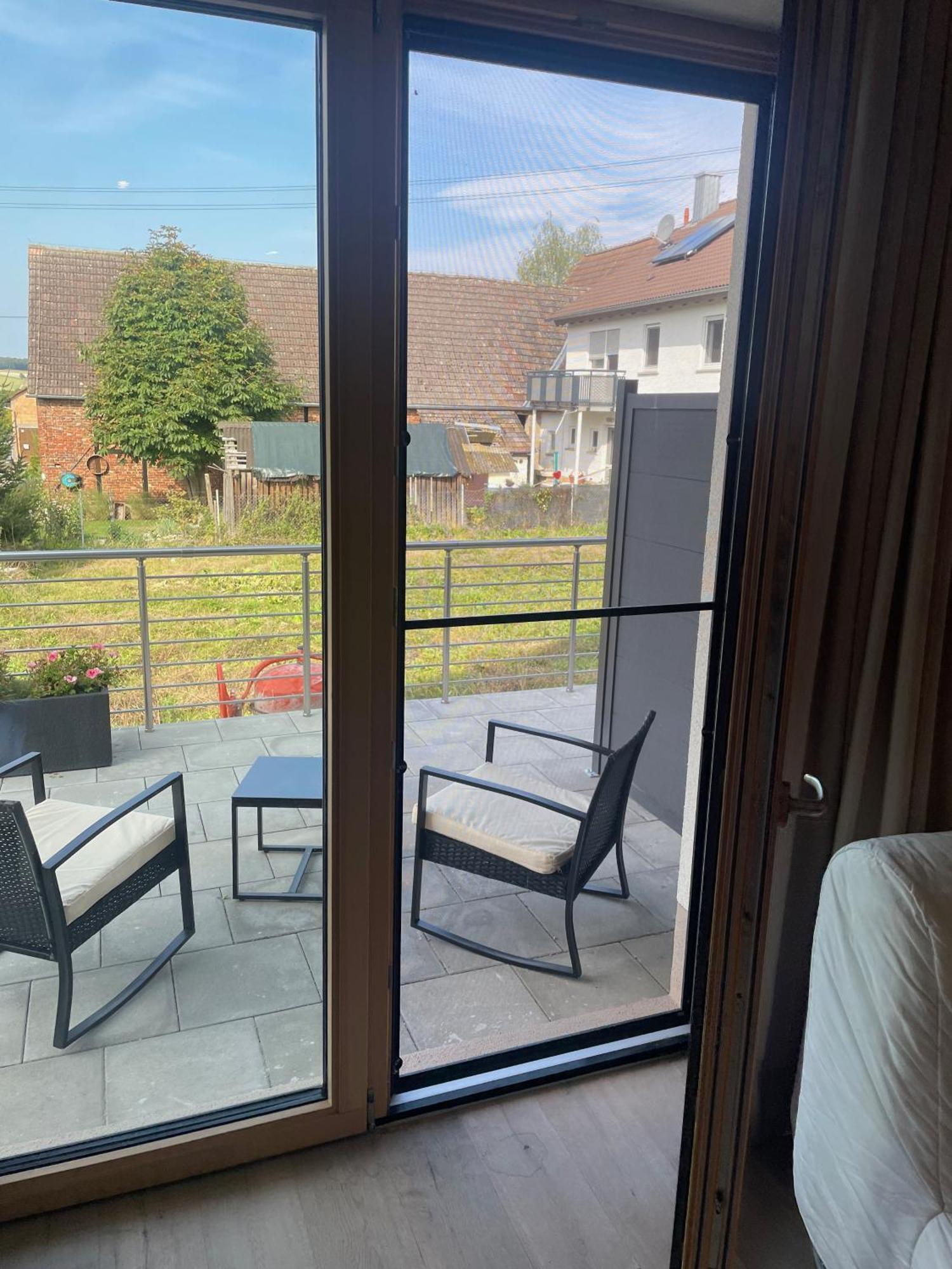 Modernes & Gepflegtes Hotelzimmer Mit Kueche! Bernstadt  エクステリア 写真